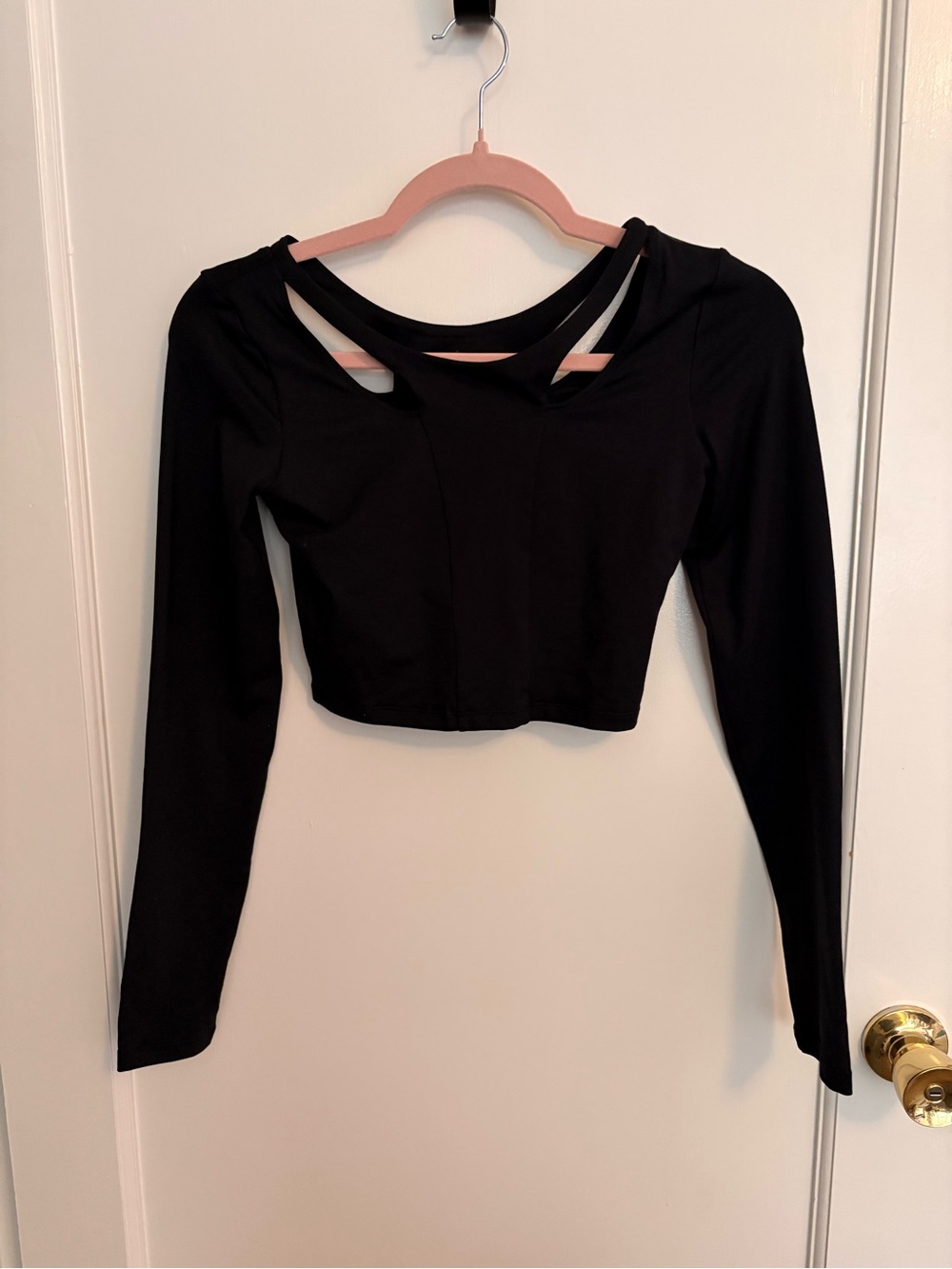 ALO Yoga Black Long Sleeve Cutout Crop Top